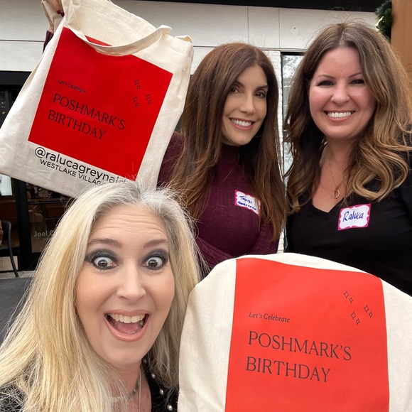 𝐃𝐄𝐂𝐄𝐌𝐁𝐄𝐑 𝟏𝟒!! POSHMARK TURNS 13!! Posh + Connect 12/14/2024 12pm - Picture 9 of 15